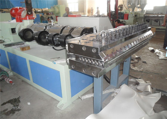 WPC Board Production Line With Twin-Screw Extruder / T-Die Head And Downstream Equipments