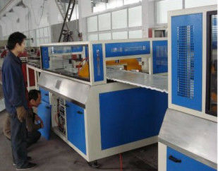 Fully automatic Wood Plastic Composite Extrusion Line With Online Lamination For Making Furniture Board