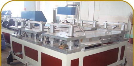 Twin Screw Plastic Extrusion Machine , WPC Board Production Line